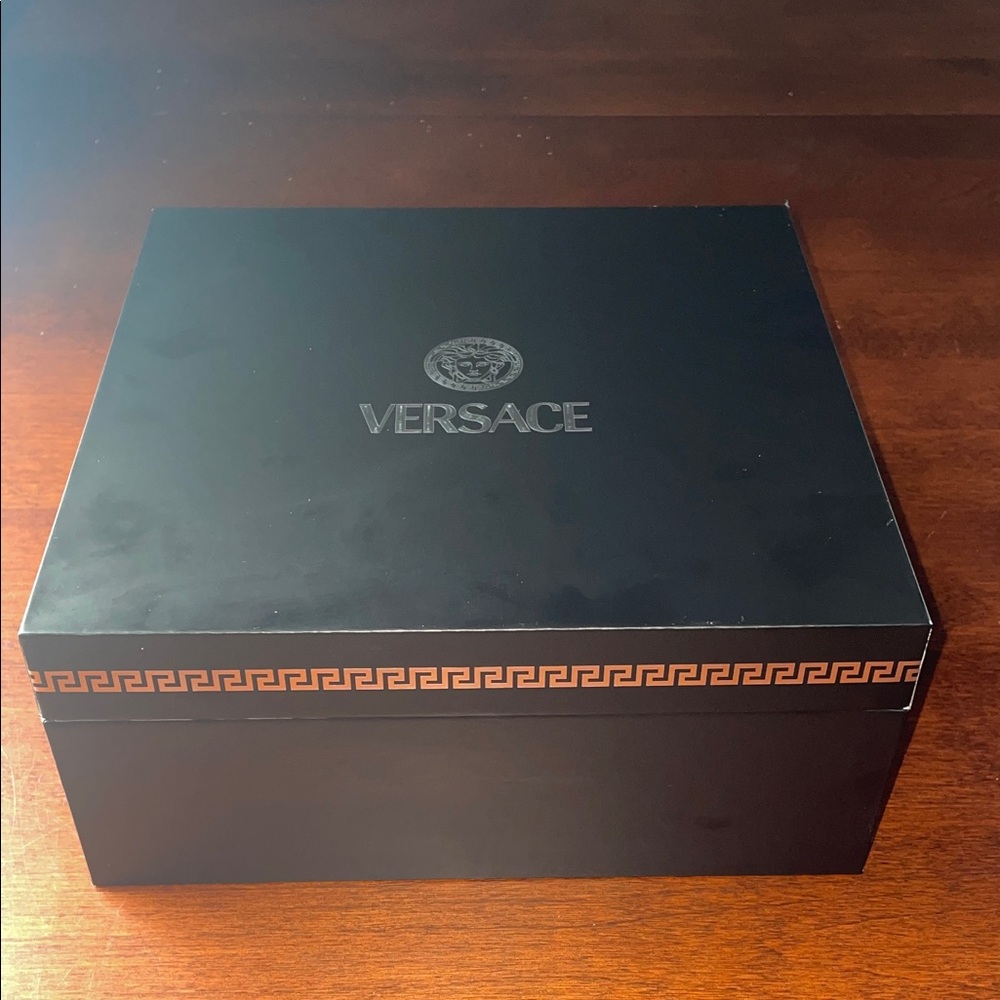 Versace Magnetic snap closure Black Box with Silver Logo - Picture 4 of 11